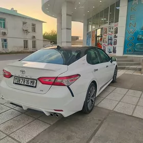 Toyota Camry 2019