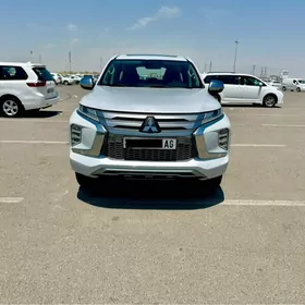 Mitsubishi Pajero 2020