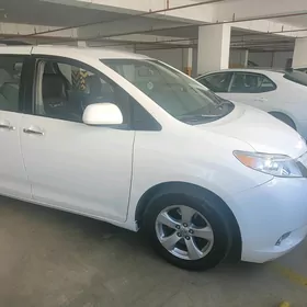 Toyota Sienna 2016