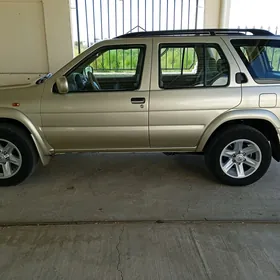 Nissan Pathfinder 2000