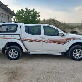 Mitsubishi L200 2010