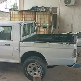 Mitsubishi L200 2004