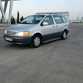 Toyota Sienna 2002