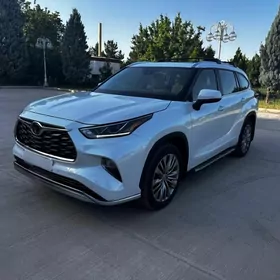 Toyota Highlander 2021