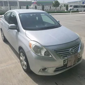 Nissan Versa 2013