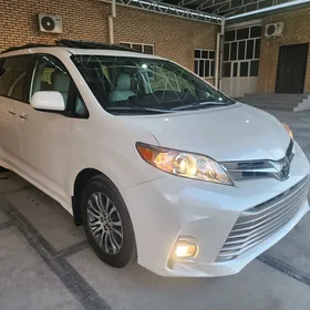 Toyota Sienna 2019