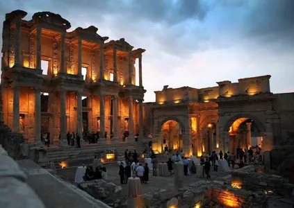 Из-за жары Турция разрешает ночные экскурсии по античным городам