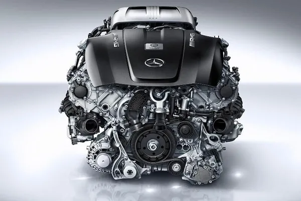 1 adam = 1 hereketlendiriji: Mercedes-AMG V8-iň gurnama usulyny görkezdi