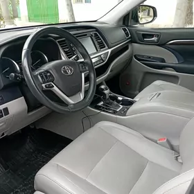 Toyota Highlander 2016