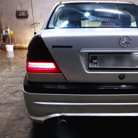 Mercedes-Benz S-Class 1996