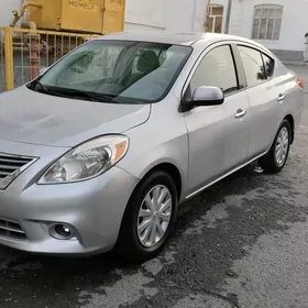 Nissan Versa 2012