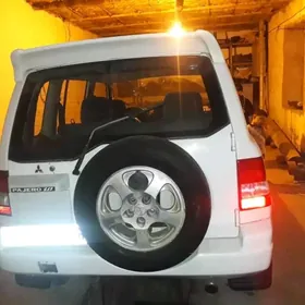 Mitsubishi Pajero 2000