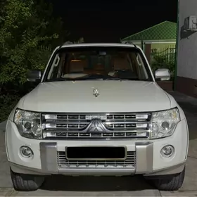 Mitsubishi Pajero 2010