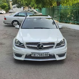 Mercedes-Benz C300 2011