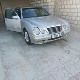 Mercedes-Benz E320 2001