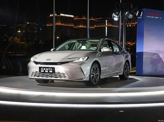 Toyota Camry наконец-то получила мощный мотор: 230 л.с., расход – 4,55 л/100 км
