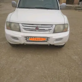 Mitsubishi Pajero 2002