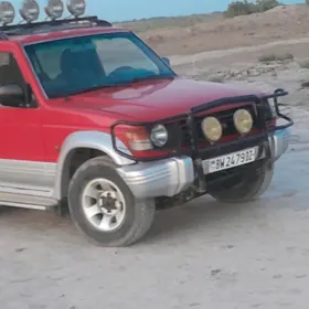 Mitsubishi Pajero 1992