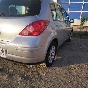 Nissan Versa 2012