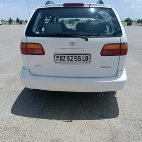 Toyota Sienna 2000