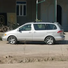 Toyota Sienna 2000