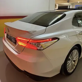 Toyota Camry 2018