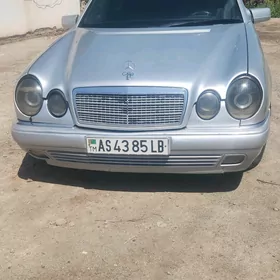 Mercedes-Benz E320 2001