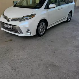 Toyota Sienna 2019