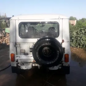 UAZ 469 2001