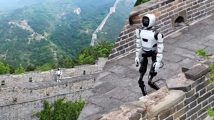 Китайский робот-гуманоид XBot-L покорил Великую Китайскую стену