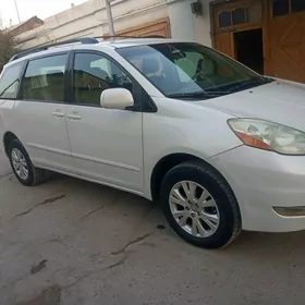 Zyyarat Tayota Sienna