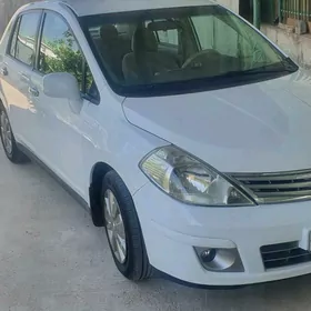 Nissan Tiida 2011