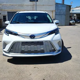 Toyota Sienna 2021