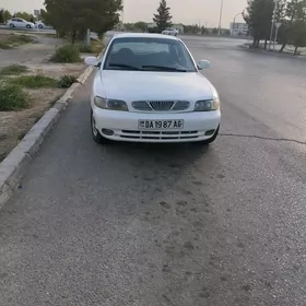 Daewoo Nubira 1998