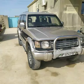 Mitsubishi Pajero 1992