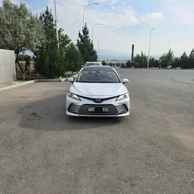 Toyota Camry 2018