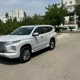 Mitsubishi Pajero 2020