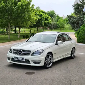 Mercedes-Benz C300 2011