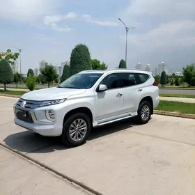 Mitsubishi Pajero 2020