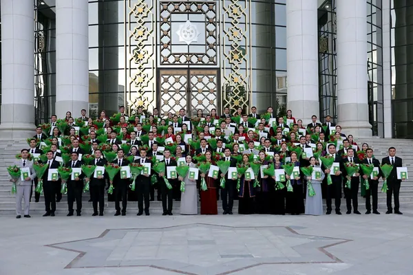 107 sany ýaş alym Türkmenistanda ylmy işler boýunça geçirilen bäsleşigiň ýeňijisi boldy