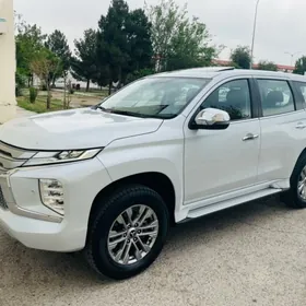 Mitsubishi Pajero 2020