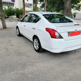 Nissan Versa 2016