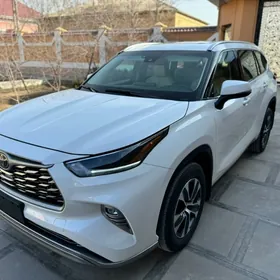 Toyota Highlander 2021