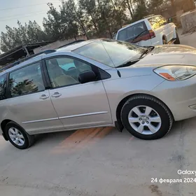 Toyota Sienna 2005