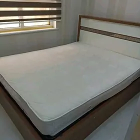 двухспальная кровать
