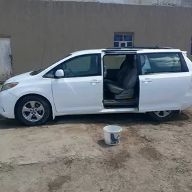 Toyota Sienna 2012