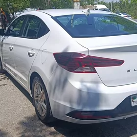 Hyundai Elantra 2019