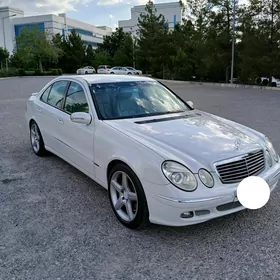 Mercedes-Benz E500 2005