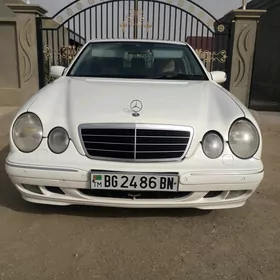 Mercedes-Benz E320 2001