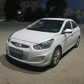 Hyundai Accent 2012